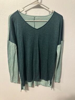 Loft Two-Tone V-Neck Long Sleeve Top - Sage & Heather Green